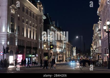 London Piccadilly Circus, night, night shot, street train Stock Photo