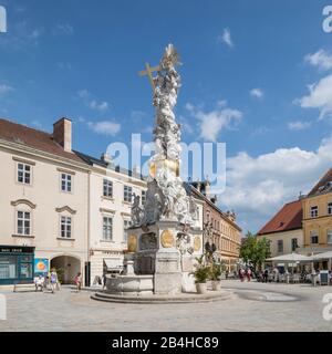 Pestsäule oder Dreifaltigkeitssäule am Hauptplatz, Baden bei Wien, Niederösterreich, Österreich Stock Photo