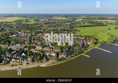 , city of Rees at river Rhine with church St. Mariae Himmelfahrt and Rheeser Altarm, 01.08.2013, aerial view, Germany, North Rhine-Westphalia, Lower Rhine, Rees Stock Photo