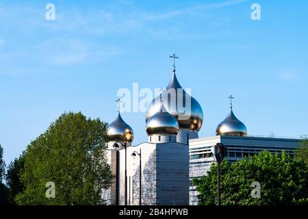 Center spirituel et culturel orthodox russian, the golden onion domes of Russian Orthodox Cathedral, Paris, France, Europe Stock Photo