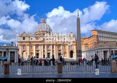 St. Peter's Square with obelisk and St. Peter's Basilica, Vatican, Rome, Lazio, Italy Stock Photo