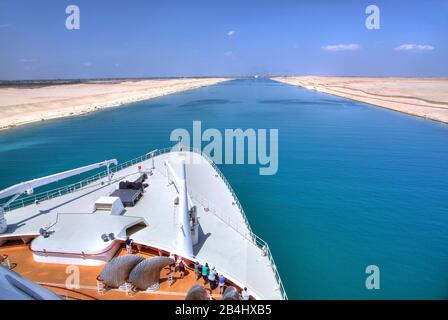 Foreship bow of the transatlantic liner Queen Mary 2 in the Suez Canal, Egypt Stock Photo