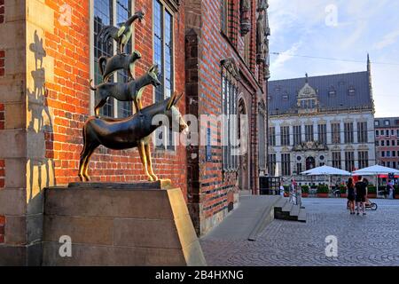 Sculpture Bremen Town Musicians at the Town Hall in the old town of Bremen, Weser, Land Bremen, Germany Stock Photo