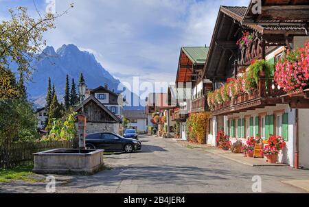 Traditional Upper Bavarian country houses with flower balconies in the spring road against the Waxenstein (2277m), Garmisch-Partenkirchen, Wetterstein Mountains, Werdenfelser Land Upper Bavaria, Bavaria, Germany Stock Photo