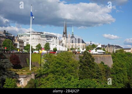 Fortress with Bastion Beck, Monument du Souvenir, Place de Constitution, Constitution Square, Notre Dame Cathedral, Luxembourg, Europe Stock Photo