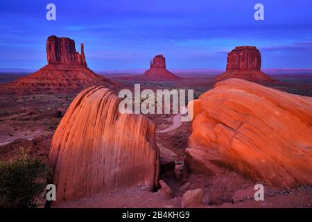 USA, United States of America, Monument Valley, Navajo Reserve, Utah,Colorado Plateau, Mexican Hat, Four Corner Region,Olijato, Arizona