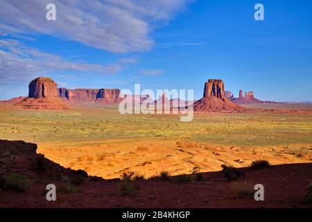 USA, United States of America, Monument Valley, Navajo Reserve, Utah,Colorado Plateau, Mexican Hat, Four Corner Region,Olijato, three sisters, valley drive