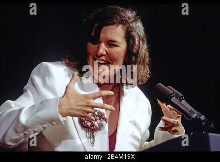 Washington DC., USA, May 9, 1992  Comedian Paula Poundstone performs her sketch during the annual White House News Correspondents dinner at the Washington Hilton Hotel. Stock Photo