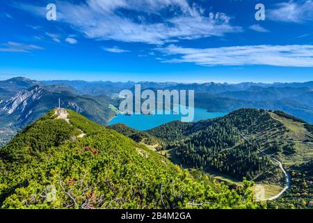 Deutschland, Bayern, Oberbayern, Tölzer Land, Kochel am See, Herzogstand, Herzogstandpanorama, Walchensee und Fahrenbergkopf, Blick vom Herzogstandgip Stock Photo