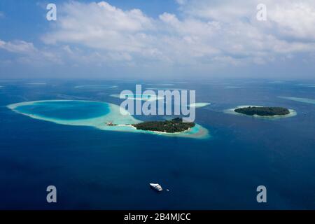 Vacation Island Villivaru and Biyaadhoo, South Male Atoll, Indian Ocean, Maldives Stock Photo