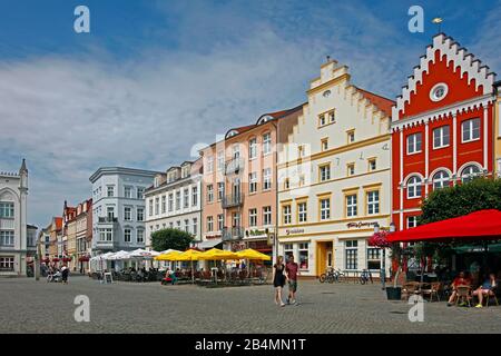 Germany, Mecklenburg-West Pomerania, Greifswald, market square with town houses from the Gothic, Renaissance and Baroque periods Stock Photo