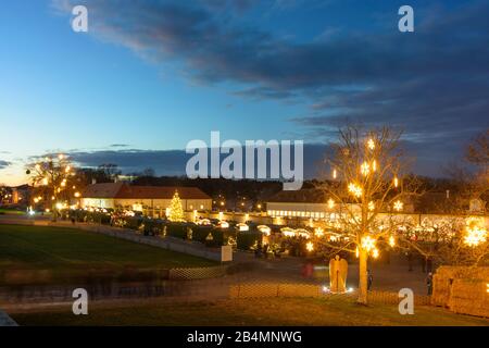 Engelhartstetten: Schloss Hof Castle, Christmas Market in Marchfeld, Niederösterreich, Lower Austria, Austria Stock Photo