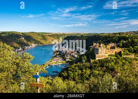 Germany, Rhineland-Palatinate, World Heritage cultural landscape Upper Middle Rhine Valley, view of St. Goar on the Rhine with Rheinfels Castle, in the back Burg Katz Stock Photo