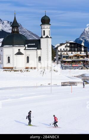 Seefeld in Tirol, church Seekirche, cross-country skiing piste, mountain Karwendel in Olympiaregion Seefeld, Tyrol, Austria Stock Photo
