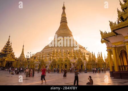 YANGON, MYANMAR - DECEMBER 17, 2016: Evening at the stupa of the Shwedagon Pagoda Stock Photo