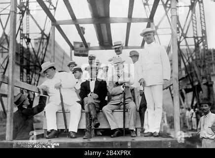 Panama Canal construction works in the beginning of 20th century U.S. President William Howard Taft (left) with Supt. Sidney Williamson (center) during Construction Inspection of Panama Canal, Photograph by Harris & Ewing, November 1910 Stock Photo