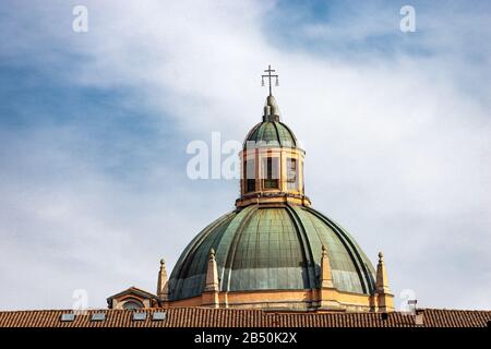 Closeup of the dome with lantern (1787) of the Sanctuary of Santa Maria della Vita (Saint Mary of the life, 1687-1787) Bologna, Emilia-Romagna, Italy Stock Photo