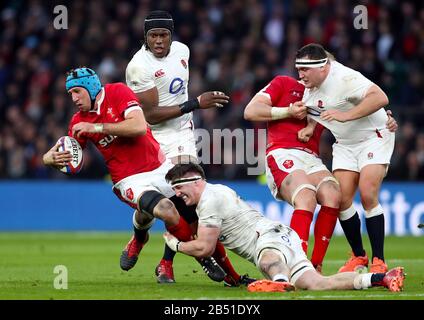 Wales' Justin Tipuric (left) is tackled by England's Tom Curry (centre) during the Guinness Six Nations match at Twickenham Stadium, London. Stock Photo