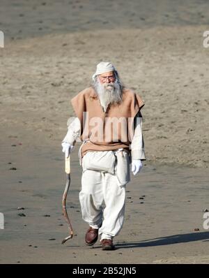 Eccentric hippie old man hi-res stock photography and images