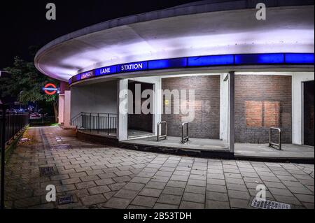 Hanger Lane Underground station Stock Photo