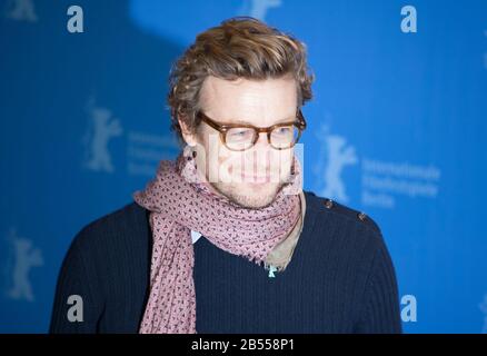 Actor Simon Baker at the photocall for the film High Ground at the 70th Berlinale International Film Festival, on Sunday 23rd February 2020, Hotel Grand Hyatt, Berlin, Germany. Photo credit: Doreen Kennedy Stock Photo