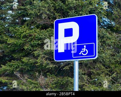 Parking sign for disabled persons Stock Photo - Alamy
