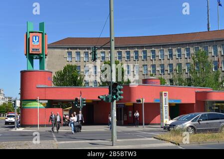 U-Bahnhof, Fehrbelliner Platz, Wilmersdorf, Berlin, Deutschland Stock Photo