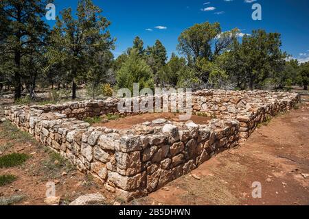 Sinagua culture pueblo ruins at Walnut Canyon National Monument, Arizona, USA Stock Photo