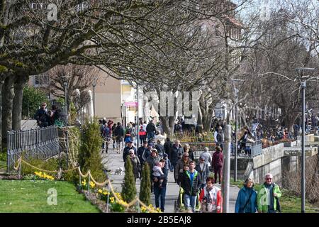 08 March 2020, Baden-Wuerttemberg, Überlingen: Walkers walk along the promenade. Photo: Felix Kästle/dpa Stock Photo