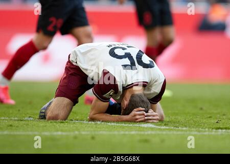 Munich, Deutschland. 08th Mar, 2020. firo: 08.03.2020, football, 1.Bundesliga, season 2019/2020, FC Bayern Munich - FC Augsburg, Thomas Muller, FC Bayern Munich, FCB, Bayern, Munchen, whole figure, gesture, disappointment, | usage worldwide Credit: dpa/Alamy Live News Stock Photo