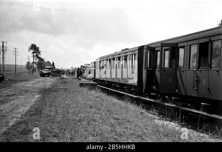 Wehrmacht Heer Deutsche Reichsbahn Panzertranzporte Panzer III und Panzer I / German Army German Railway Tank Transports Tank III and Tank I Stock Photo