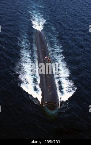 The U.S. Navy Los Angeles-class nuclear-powered attack submarine USS Albany underway on the surface March 25, 2004 in Gulf of Oman. Stock Photo