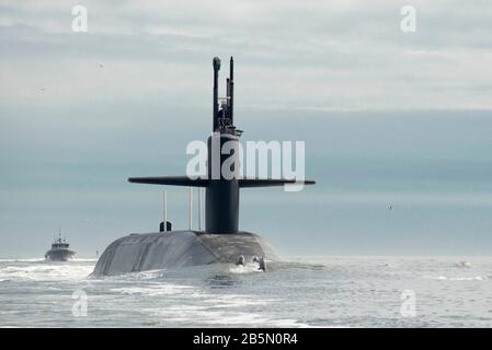 The U.S. Navy Ohio-class nuclear-powered ballistic missile USS Tennessee returns to Naval Submarine Base Kings Bay after a three month deployment February 7, 2013 in Kings Bay, Georgia Stock Photo