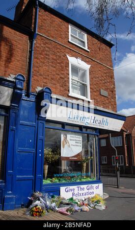 Margaret Thatchers childhood home, formerly a grocers shop, in Grantham shortly after her death Stock Photo