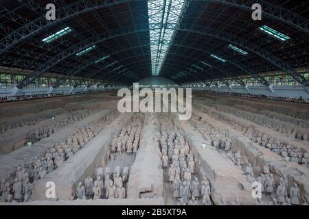 The Terracotta Army, Pit 1, mausoleum of the First Qin Emperor Qin Shi Huang, Lintong District, Xi'an, Shaanxi province, China Stock Photo