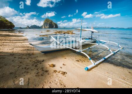 Tourist banca boat in morning light ready for island hopping trip. Nature scene of El Nido area, Palawan, Philippines. Stock Photo