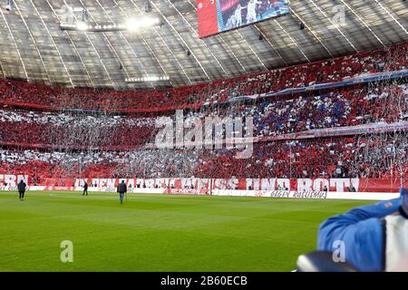 Munich, Deutschland. 08th Mar, 2020. firo: 08.03.2020, football, 1.Bundesliga, season 2019/2020, FC Bayern Mssnchen - FC Augsburg 2: 0, FC Bayern Mssnchen, FCB, Bayern, Mssnchen, fans, scarf, flags, choreo, | usage worldwide Credit: dpa/Alamy Live News Stock Photo