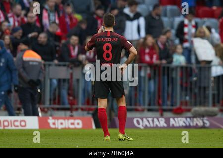 Munich, Deutschland. 08th Mar, 2020. firo: 08.03.2020, football, 1.Bundesliga, season 2019/2020, FC Bayern Mssnchen - FC Augsburg 2: 0, Rani Khedira, FC Augsburg, FCA, Augsburg, whole figure, disappointment, | usage worldwide Credit: dpa/Alamy Live News Stock Photo