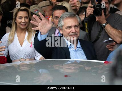 Buenos Aires, Deutschland. 27th Oct, 2019. Alberto Ángel Fernández, presidential candidate of the “Frente de Todos” party alliance in Argentina waves after his vote in Buenos Aires. | usage worldwide Credit: dpa/Alamy Live News Stock Photo