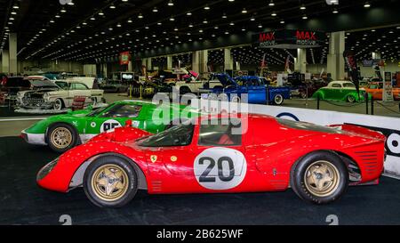  Ford v Ferrari en exhibición de Le Mans en el Hampton Court Concours Foto de stock