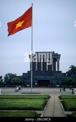 Large VIetnam flag outside the Ho Chi Minh mausoleum, Hanoi, Vietnam, November 1995 Stock Photo