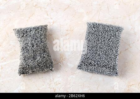 https://l450v.alamy.com/450v/2b62xh6/old-and-new-silver-foam-sponges-for-dishwashing-on-a-kithen-table-metallized-fiber-foam-sponge-for-dishes-and-housework-purity-and-household-chores-2b62xh6.jpg