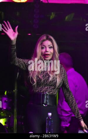 Mexico City, Mexico. 22nd Oct, 2019. MEXICO CITY, MEXICO - OCTOBER 22: American singer La Toya Jackson poses for photos during a press conference to present Forever: The best Show About The King of Pop in tribute of Michael Jackson at Centro Cultural Teatro 1 on October 22, 2019 in Mexico City, Mexico (Photo by Eyepix Group/Pacific Press) Credit: Pacific Press Agency/Alamy Live News Stock Photo