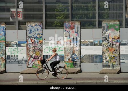 Mauerteile, Potsdamer Platz, Tiergarten, Mitte, Berlin, Deutschland Stock Photo
