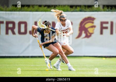 Kacie Riggs Southern California Women of Troy midfielder Kaeli Huff (37) during an ...