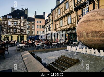 Europe, France, Chalon-sur-Saône city, Bourgogne-Franche-Comté department. The magnificent half-timbered houses date from the 16th and 17th centuries in Saint-Vincent square,in the old town. Pedestrian square, shop. Stock Photo