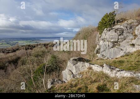 The Cliffs of Beacon Brest (Warton Crag) With Views Of Morecambe Bay Stock Photo