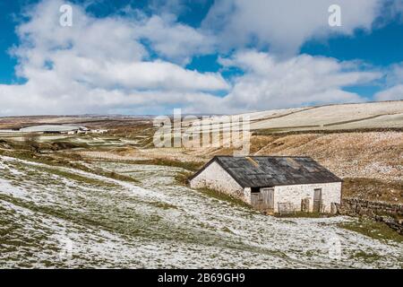 The isolated and bleak hill farm at High Beck Head, Ettersgill, Teesdale, UK Stock Photo