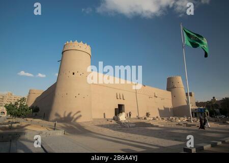 Asia, almasmak, Riyadh, Saudi Arabia February 2, 2019 almasmak Saudi Arabian historical building with Saudi flag waving Stock Photo