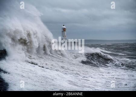 09.02.20. STORM CIARA. Waves crash over the breakwater and lighthouse at Porthcawl in South Wales as Storm Ciara hits the United Kingdom. Stock Photo